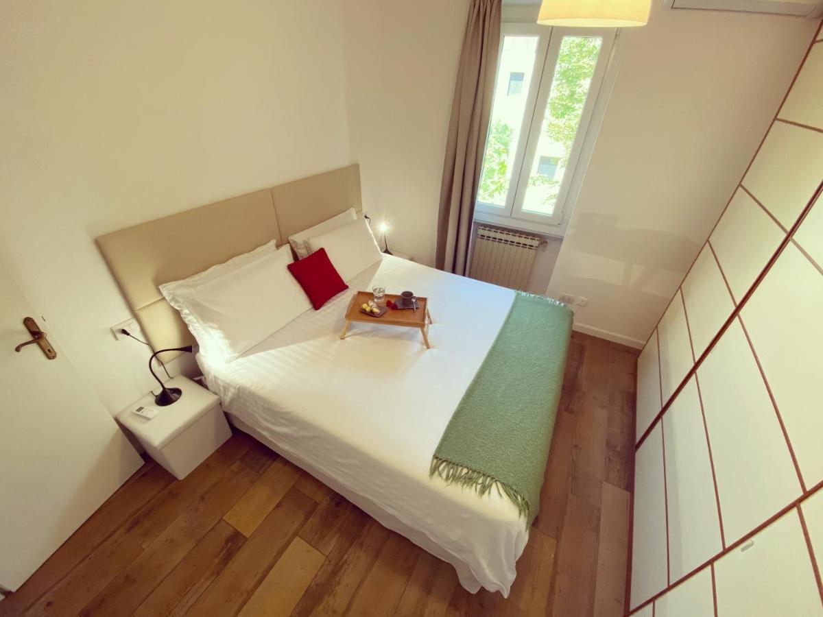 Casa Carolina: King Size Bed Across From Golden Beach Desenzano del Garda Dış mekan fotoğraf