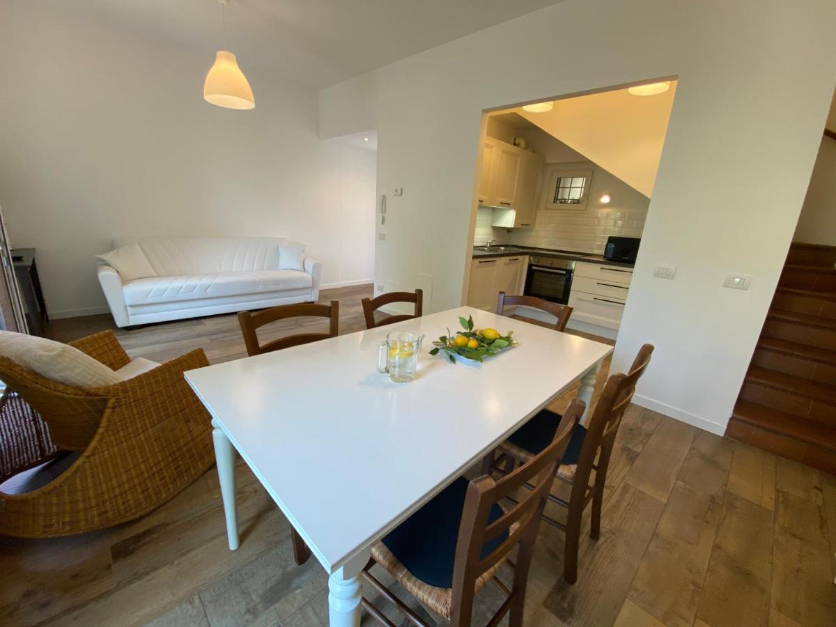Casa Carolina: King Size Bed Across From Golden Beach Desenzano del Garda Dış mekan fotoğraf