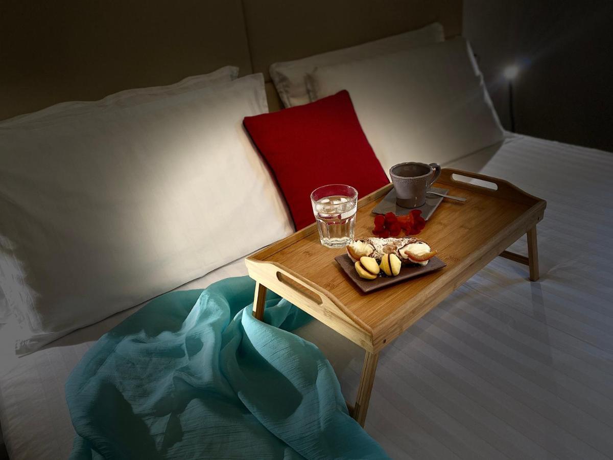 Casa Carolina: King Size Bed Across From Golden Beach Desenzano del Garda Dış mekan fotoğraf